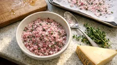 Rotwein-Thymian-Salz selber machen – mit 3 Zutaten und sanft im Ofen getrocknet