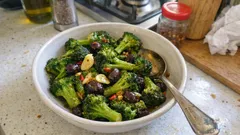 Broccoli Piccantini mit Taggiasca-Oliven – in der Pfanne in 15 Minuten, schön bissfest