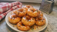 Glasierte Orangen-Ciambelline – luftiger Hefeteig, wahlweise gebacken oder frittiert